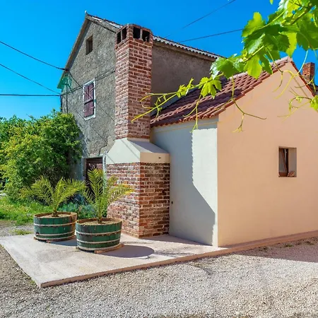 Holiday Home With Hot Tub Nin, Zadar - 25006 Ferienhaus *