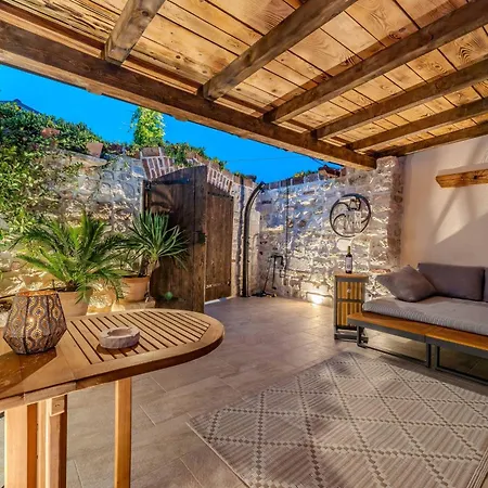 Holiday Home With Hot Tub Nin, Zadar - 25006